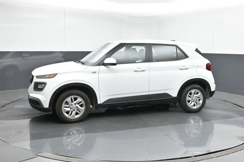 2025 Hyundai Venue SE photo 1