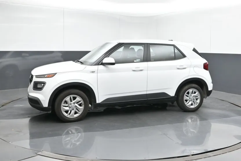 2025 Hyundai Venue SE photo 1