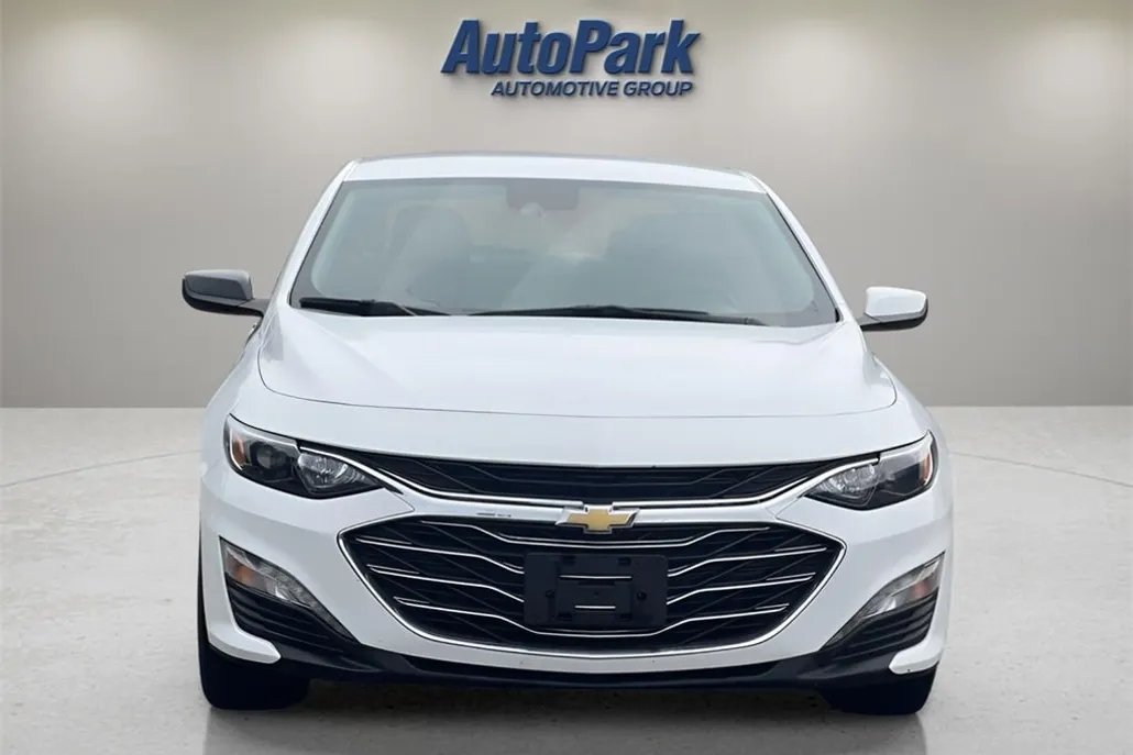 2023 Chevrolet Malibu 1LT photo 1