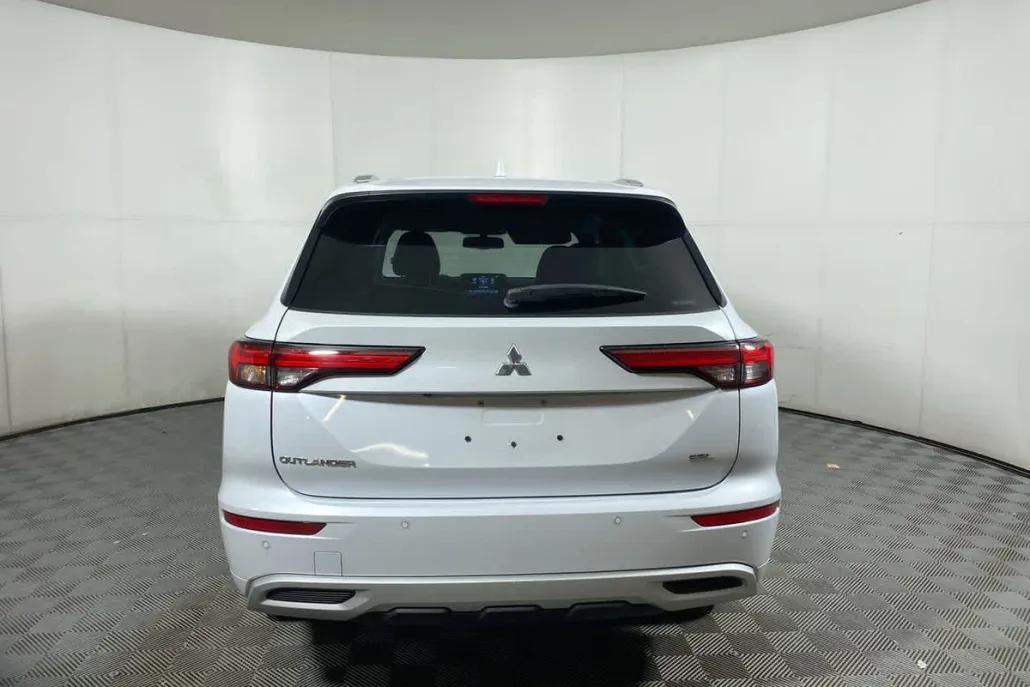 2023 Mitsubishi Outlander SEL photo 1