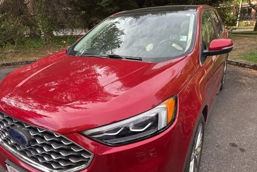 2022 Ford Edge Titanium photo 1