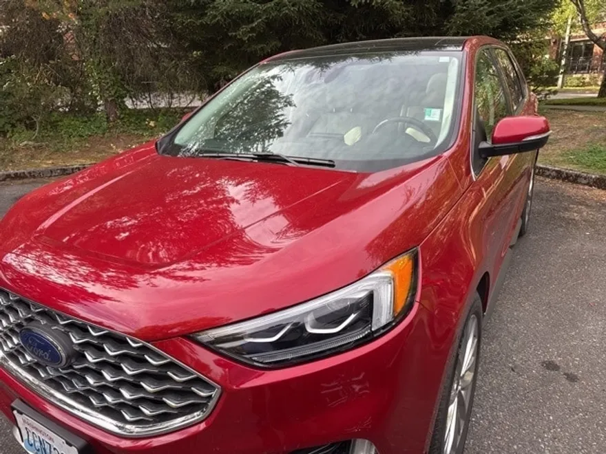 2022 Ford Edge Titanium photo 1