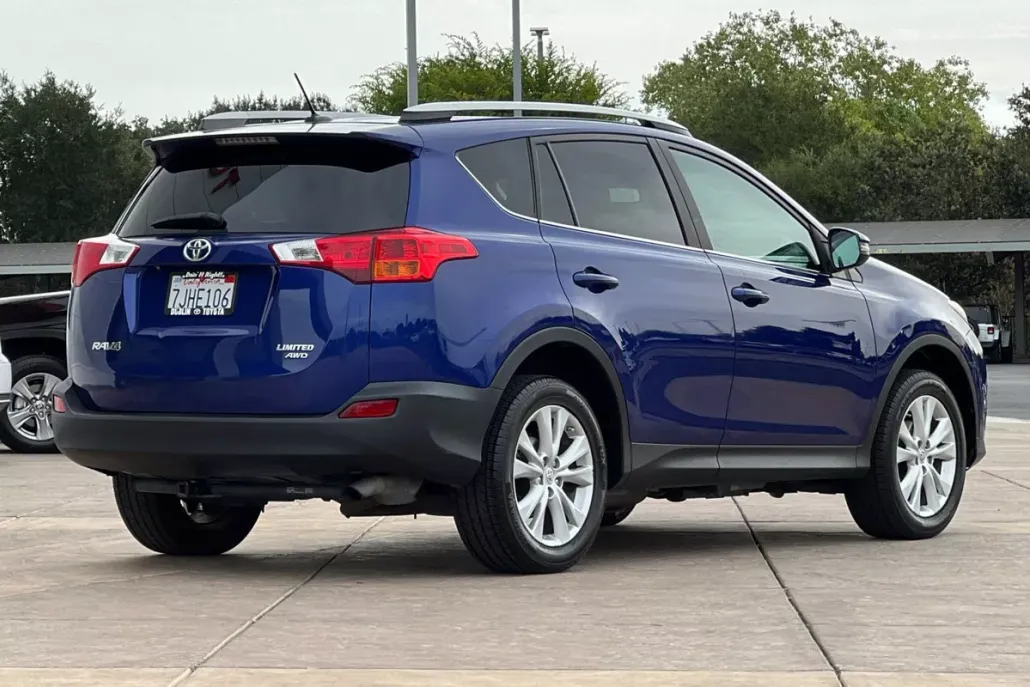 2015 Toyota RAV4 Limited photo 1