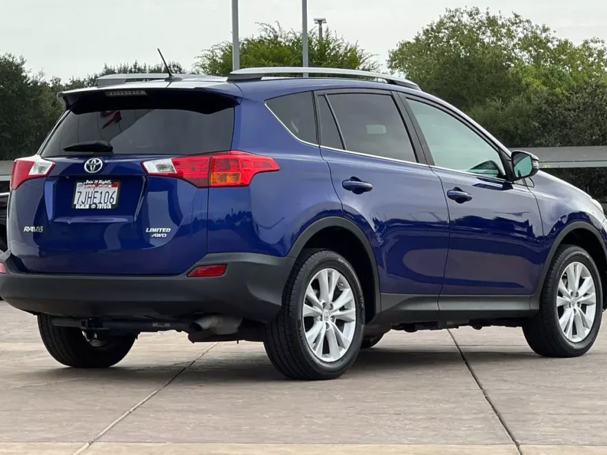 2015 Toyota RAV4 Limited photo 1