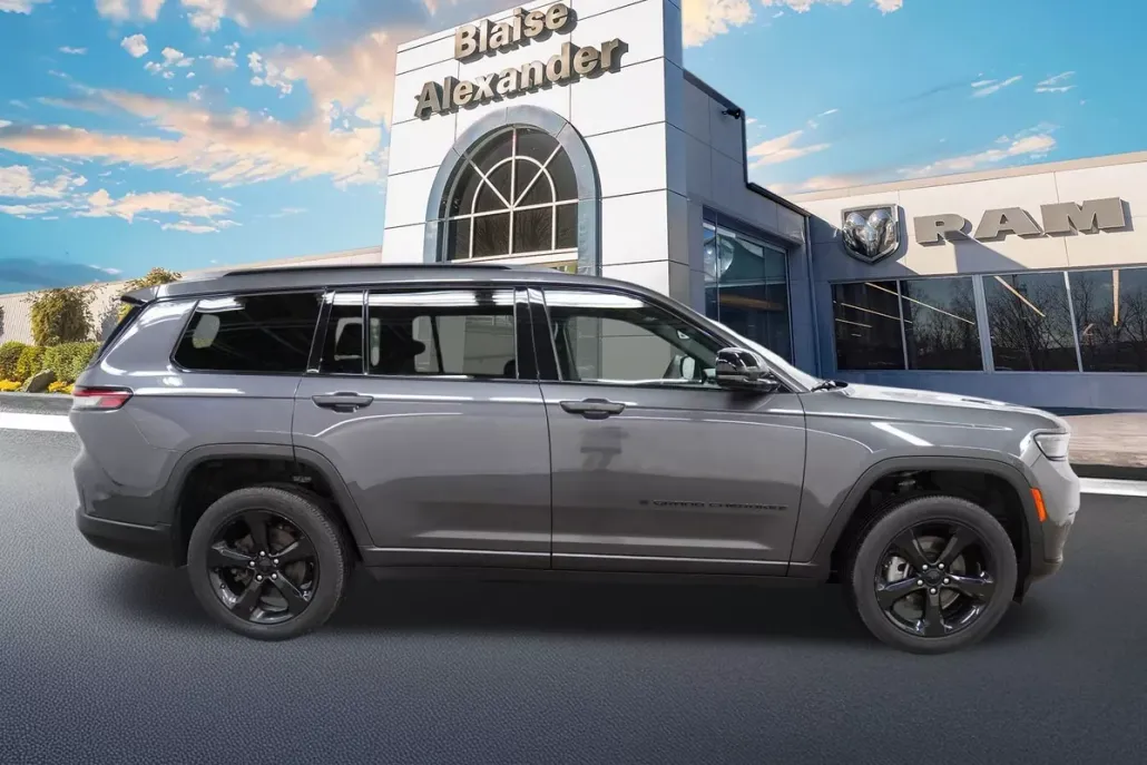 2023 Jeep Grand Cherokee Altitude photo 1