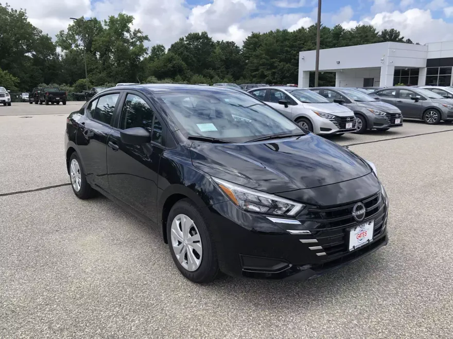 2025 Nissan Versa S photo 1