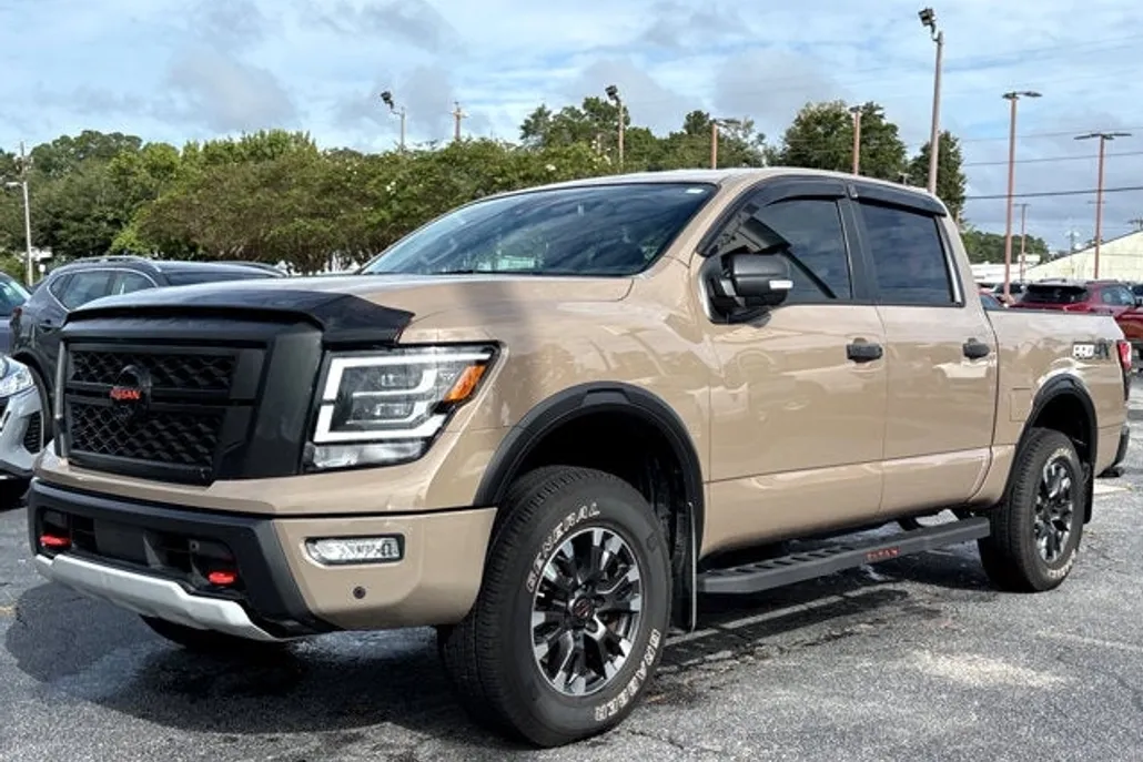 2022 Nissan Titan PRO-4X photo 1