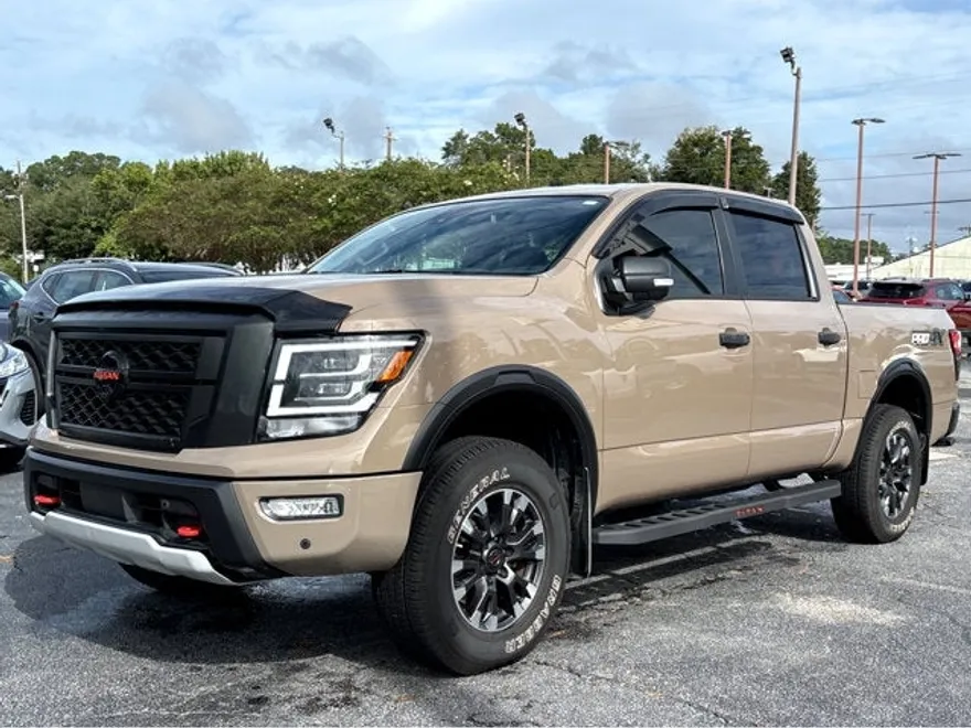 2022 Nissan Titan PRO-4X photo 1