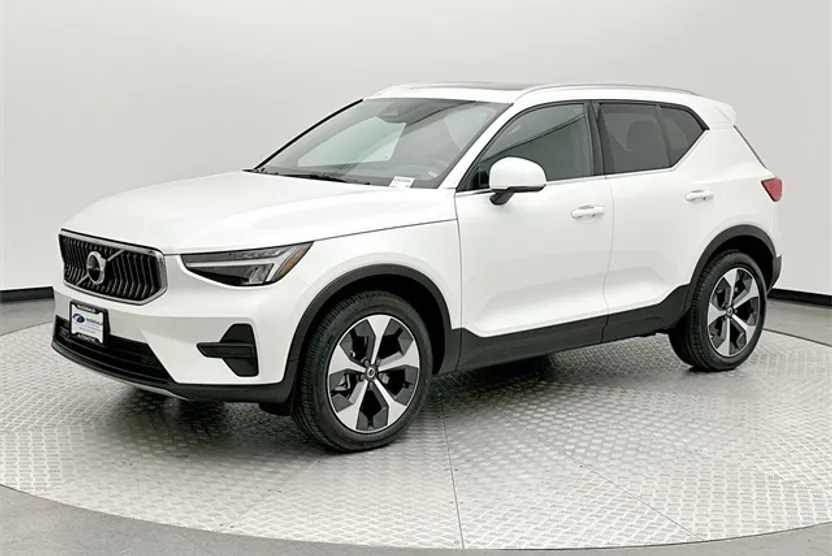 2025 Volvo XC40 AWD Core photo 1
