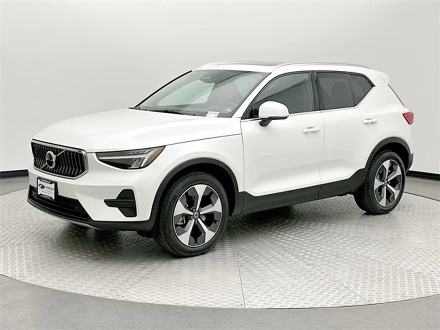 2025 Volvo XC40 AWD Core photo 1