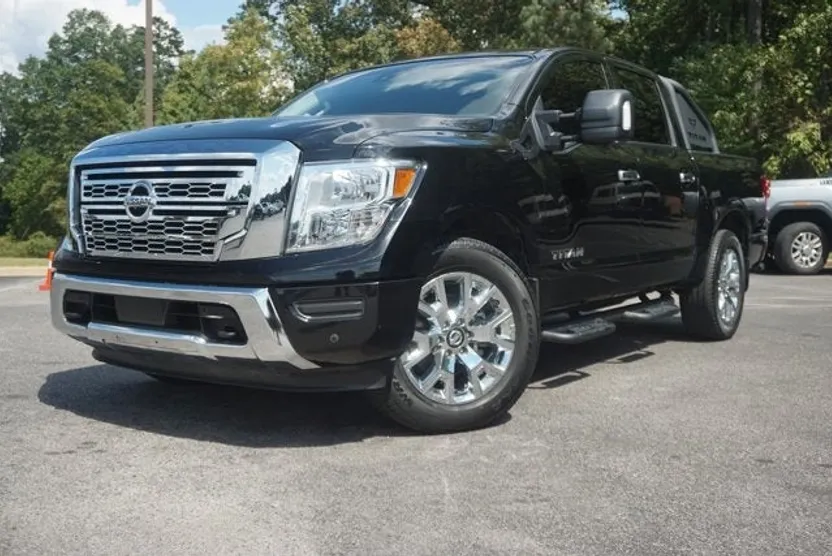 2022 Nissan Titan SV photo 1