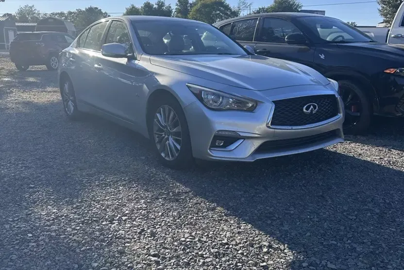 2018 Infiniti Q50 2.0t LUXE photo 1