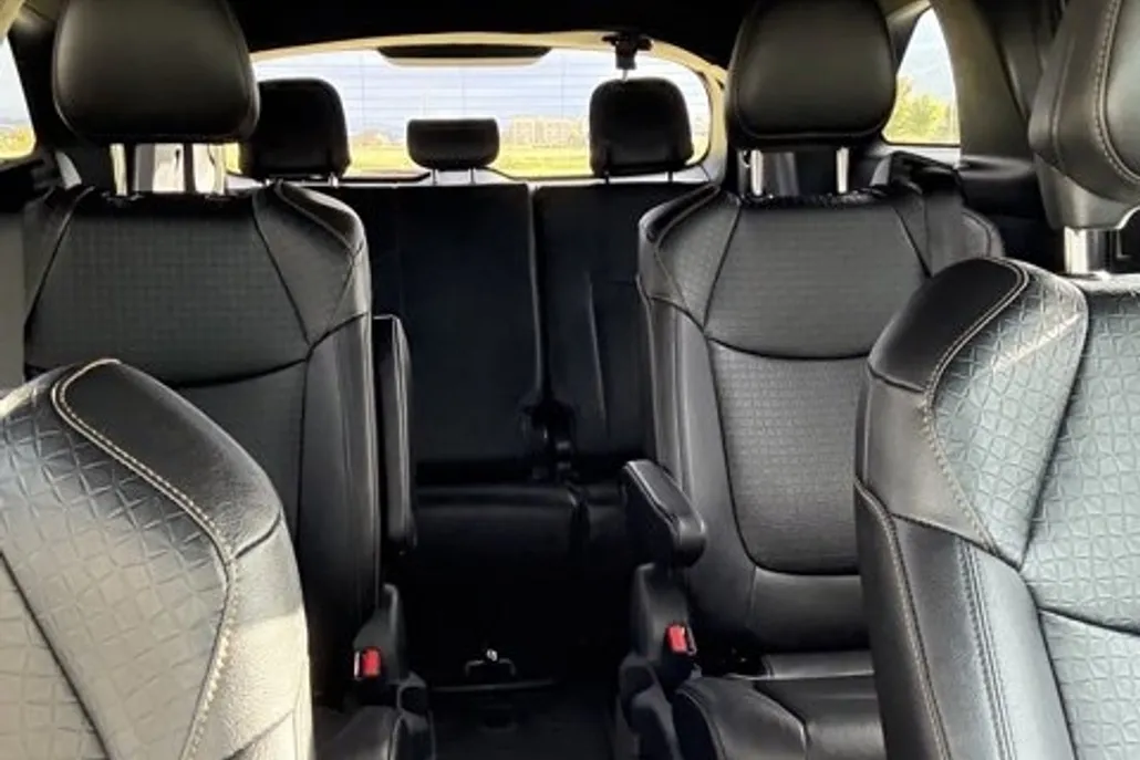 2025 Toyota Sienna Woodland Edition photo 1