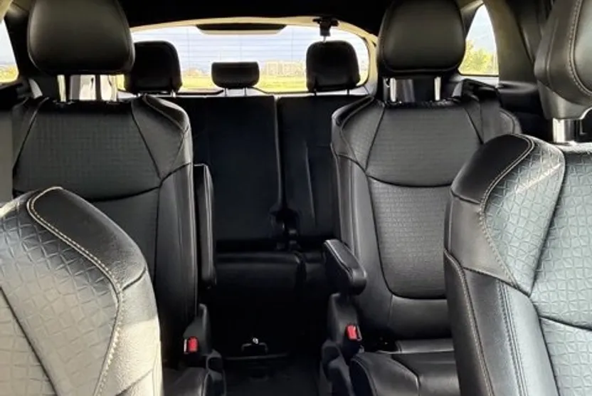 2025 Toyota Sienna Woodland Edition photo 1