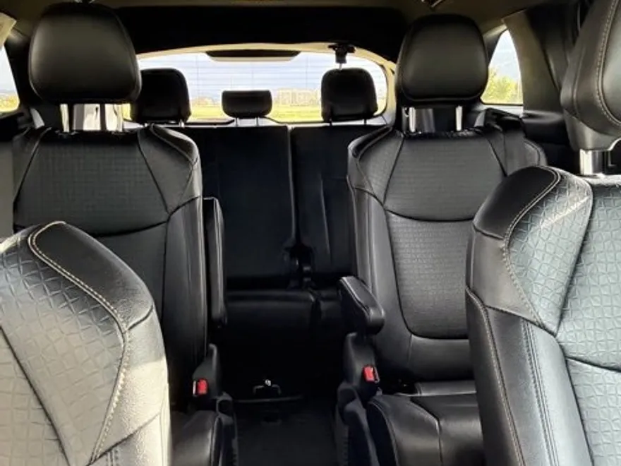 2025 Toyota Sienna Woodland Edition photo 1