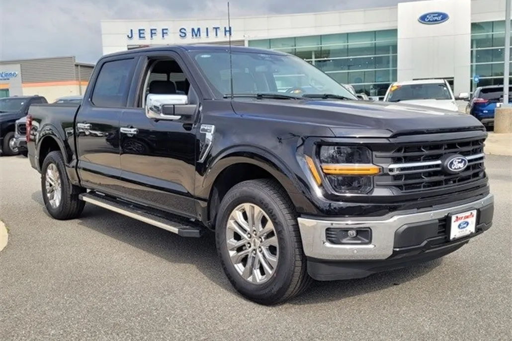2025 Ford F-150 XLT photo 1