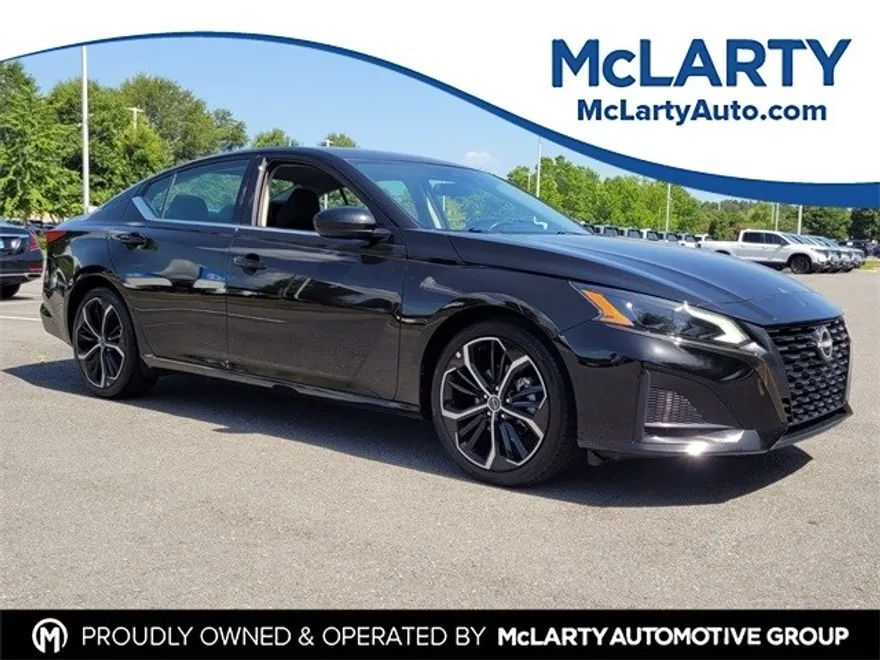 2023 Nissan Altima 2.5 SR photo 1
