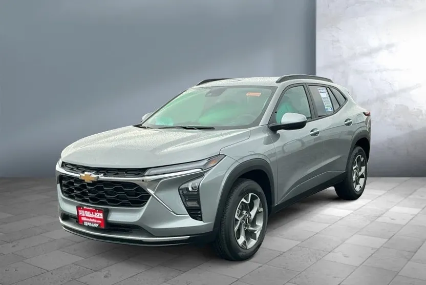 2025 Chevrolet Trax LT photo 1