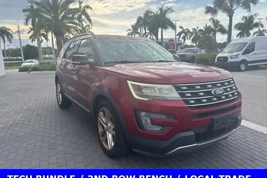2017 Ford Explorer XLT photo 1