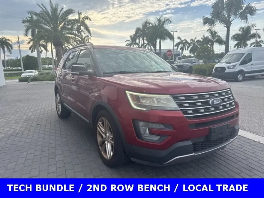 2017 Ford Explorer XLT photo 1