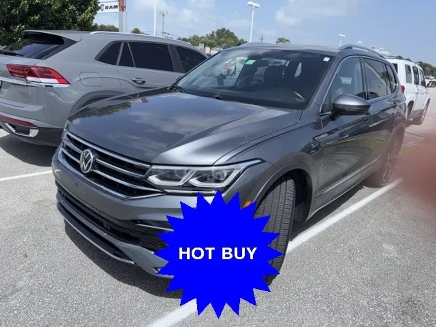 2022 Volkswagen Tiguan SEL Premium R-Line photo 1