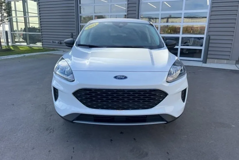 2022 Ford Escape SE photo 1