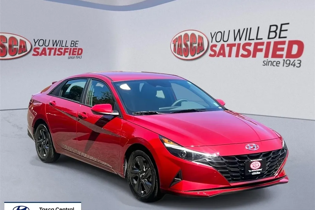 2023 Hyundai Elantra SEL photo 1