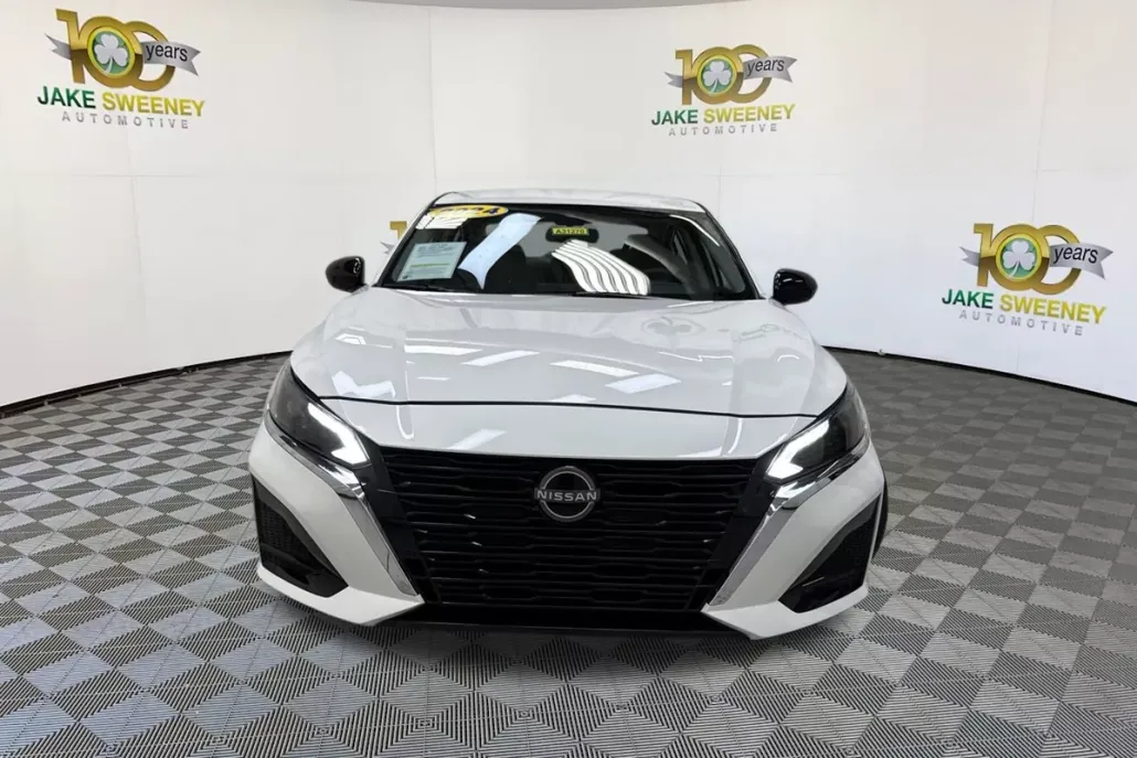2024 Nissan Altima 2.5 SR photo 1
