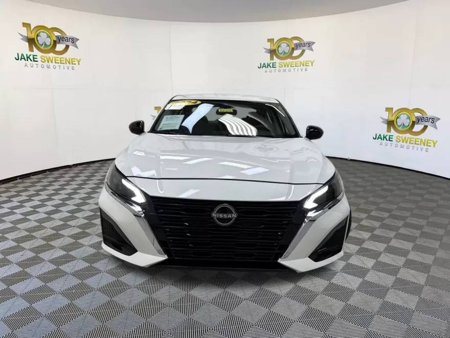 2024 Nissan Altima 2.5 SR photo 1