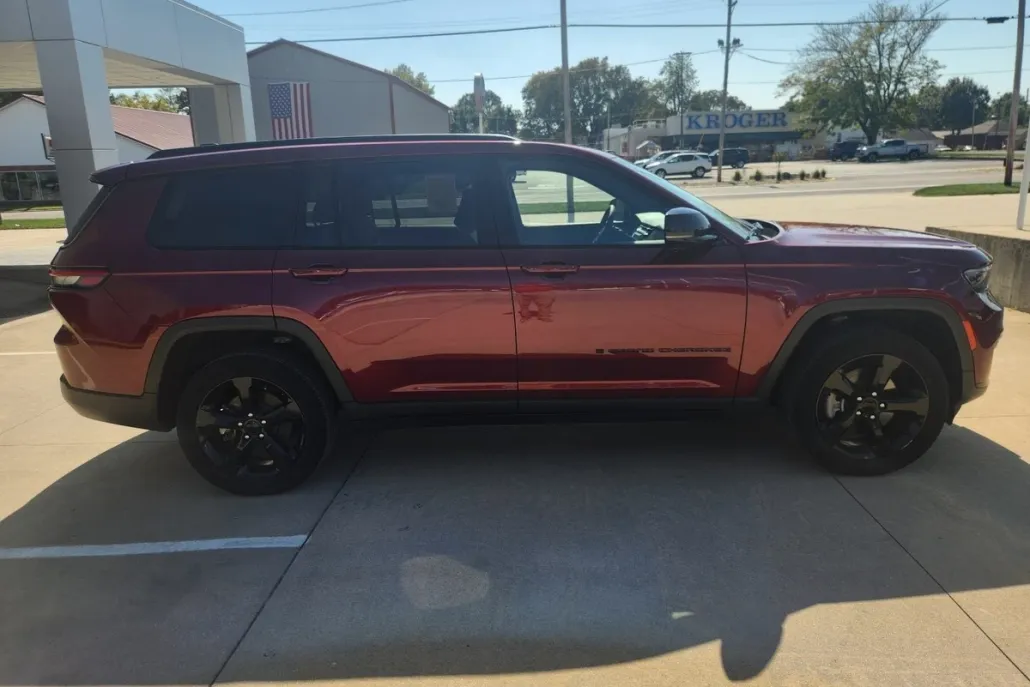 2023 Jeep Grand Cherokee Altitude photo 1