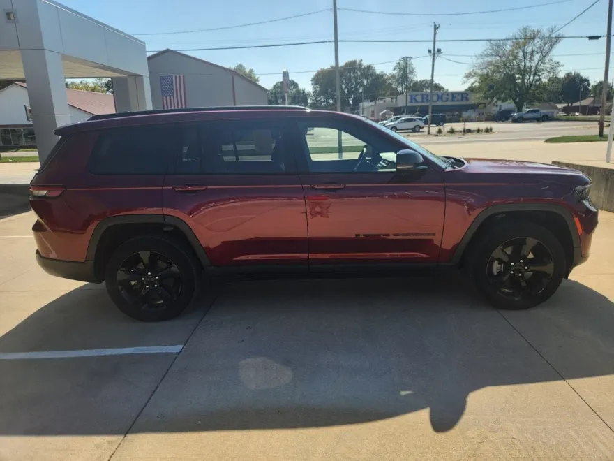 2023 Jeep Grand Cherokee Altitude photo 1