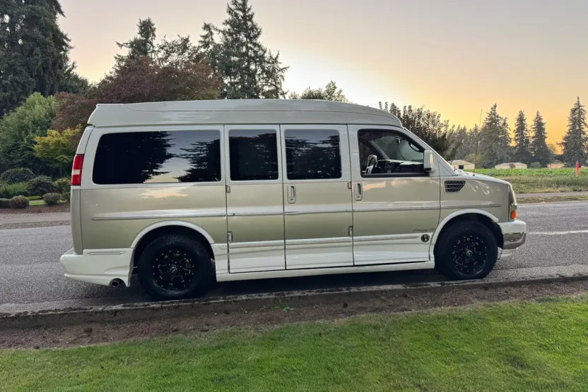 2008 Chevrolet Express 1500 photo 1