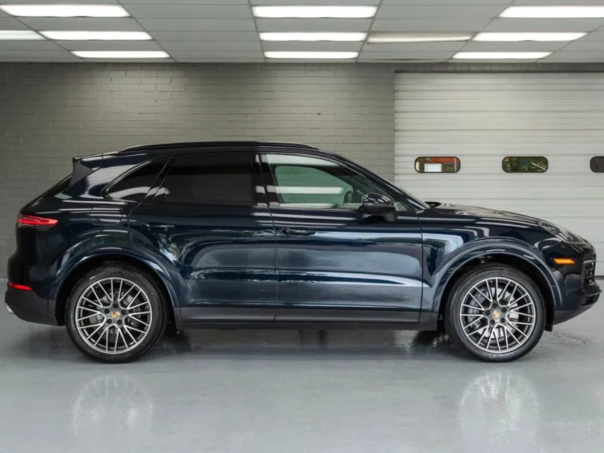 2021 Porsche Cayenne Base photo 1