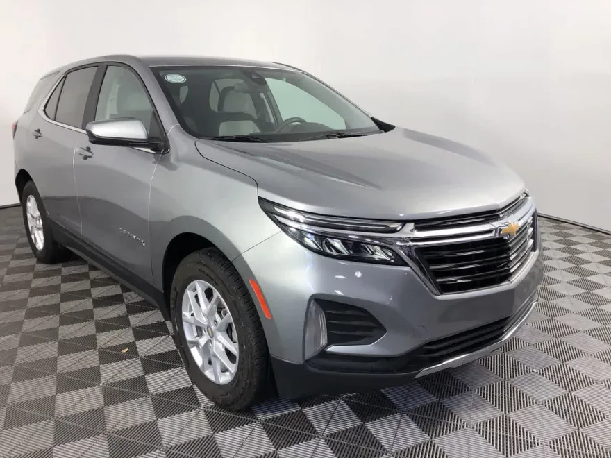 2023 Chevrolet Equinox LT photo 1