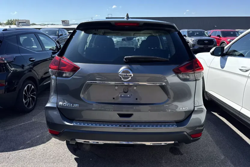 2020 Nissan Rogue S photo 1