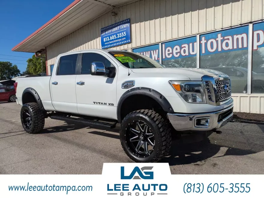 2018 Nissan Titan SL photo 1