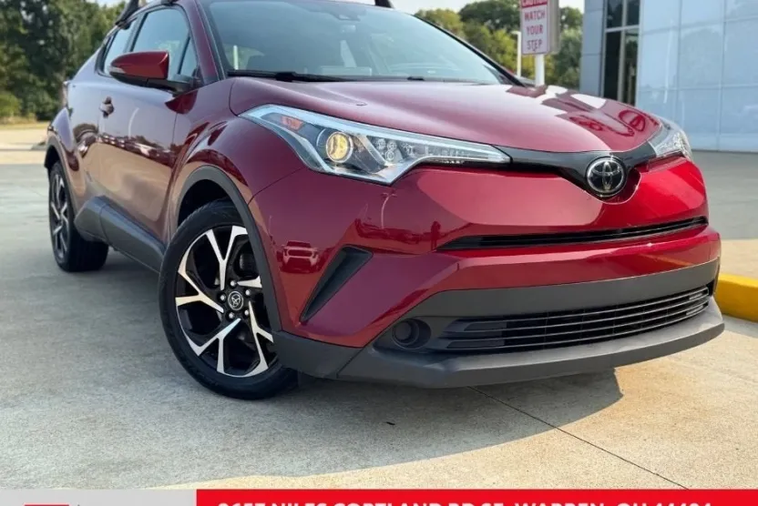 2019 Toyota C-HR XLE photo 1