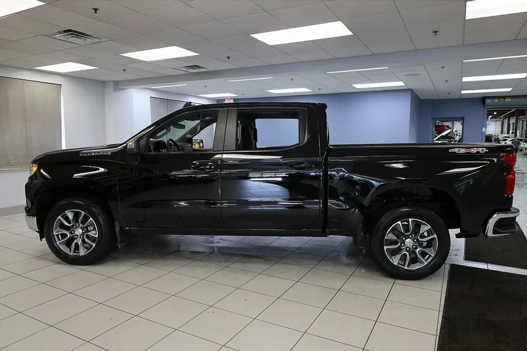 2026 Chevrolet Silverado 1500 LT photo 1