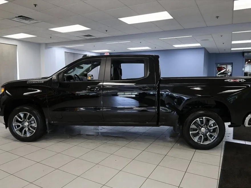 2026 Chevrolet Silverado 1500 LT photo 1