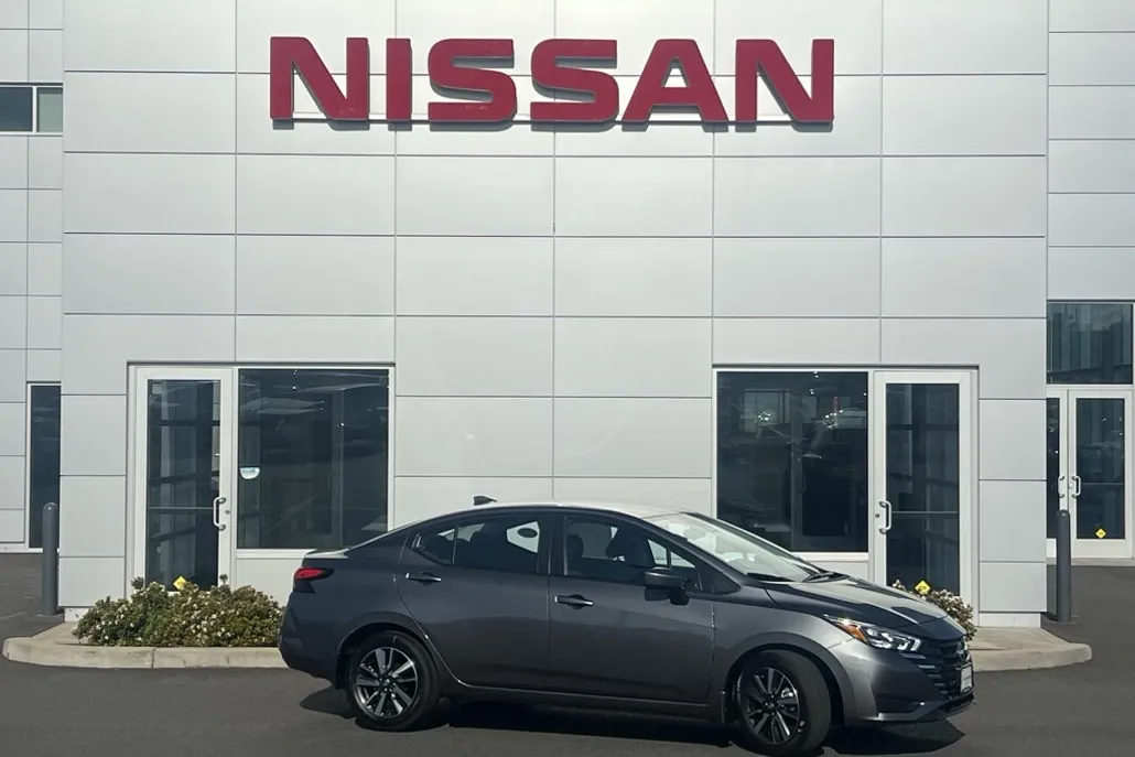 2025 Nissan Versa SV photo 1