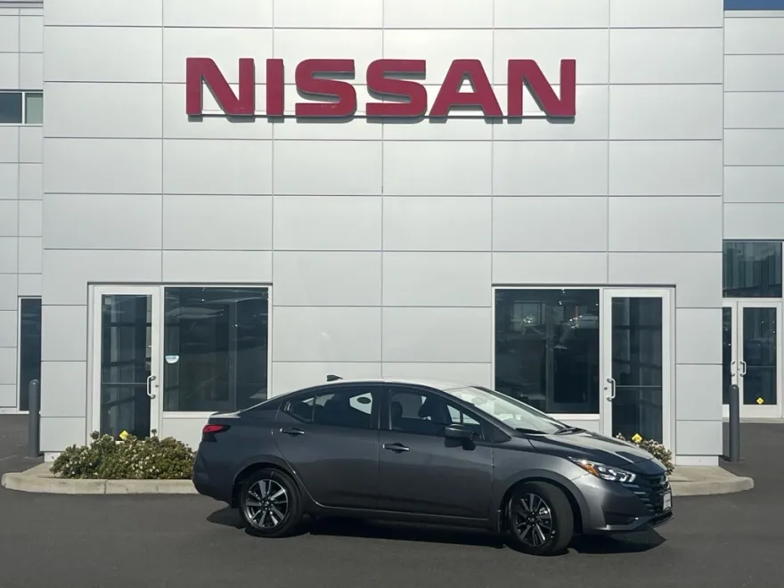 2025 Nissan Versa SV photo 1