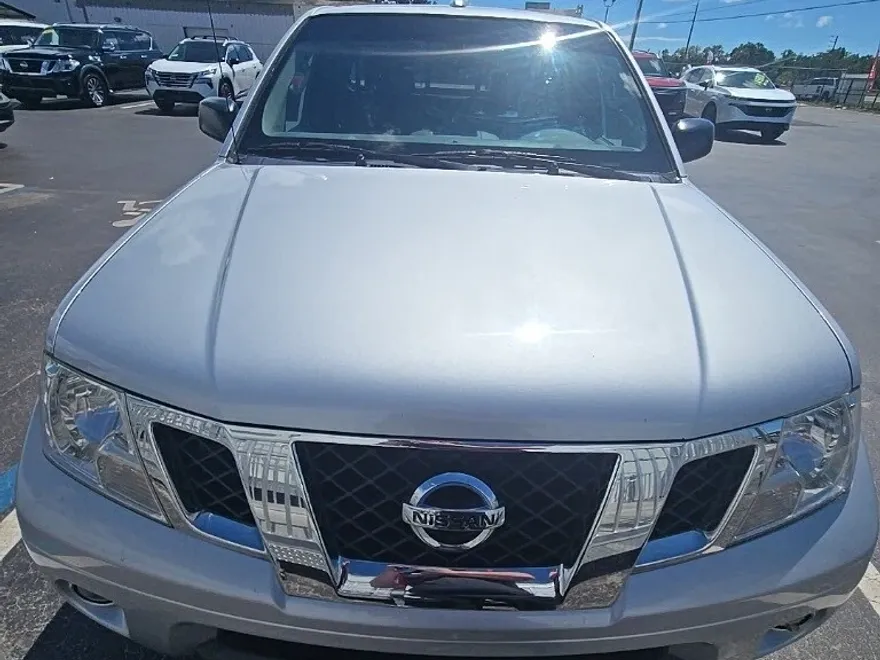 2015 Nissan Frontier SV photo 1