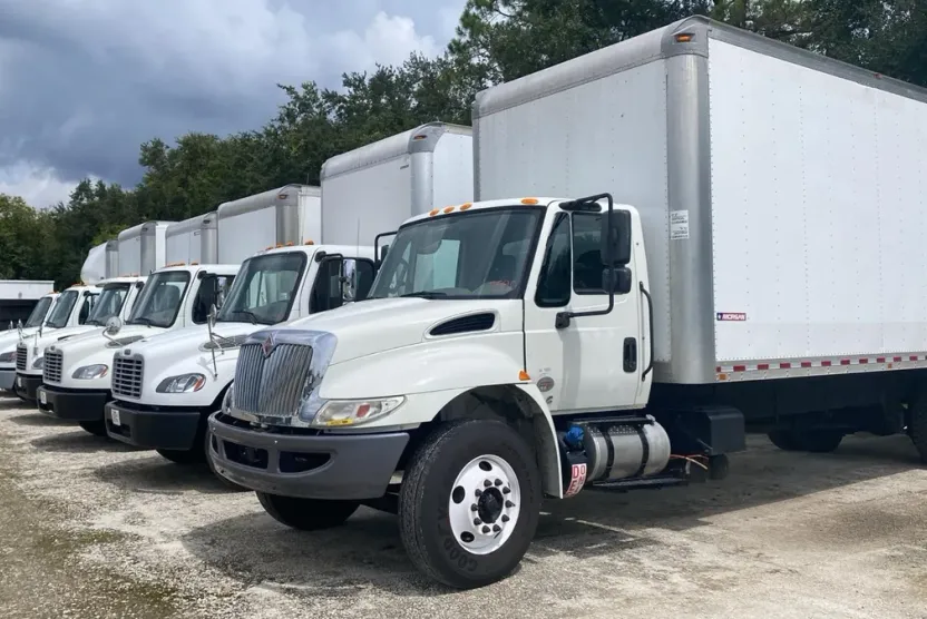 2018 International 4300 DuraStar 4300 photo 1