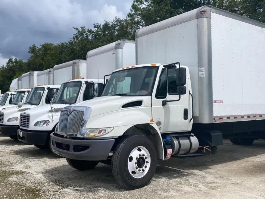 2018 International 4300 DuraStar 4300 photo 1