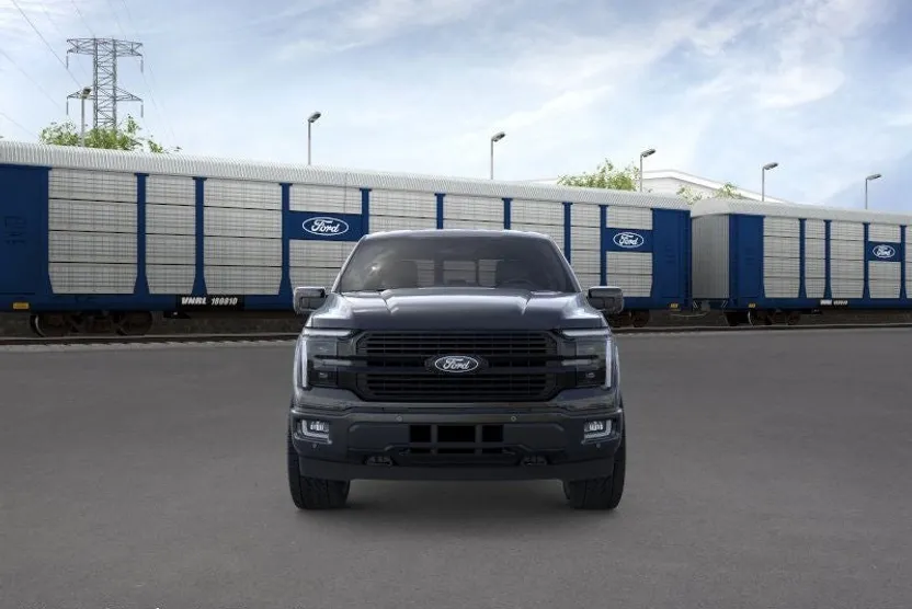 2025 Ford F-150 Platinum photo 1