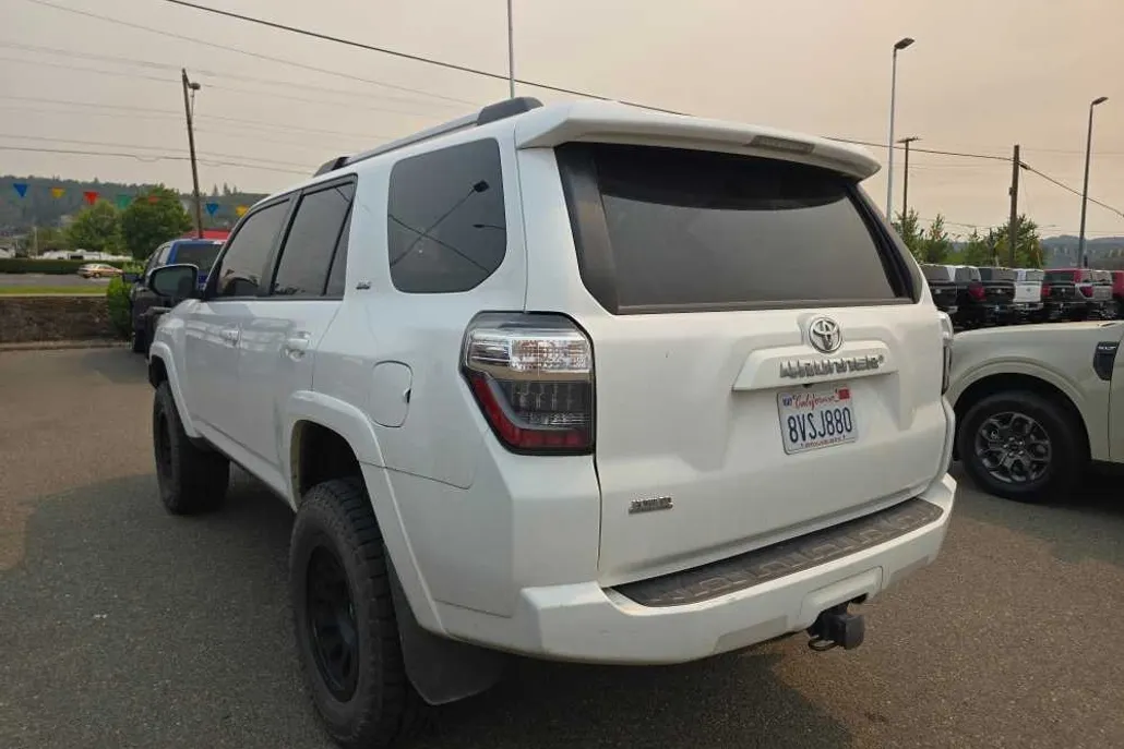 2019 Toyota 4Runner SR5 photo 1
