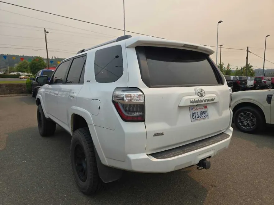 2019 Toyota 4Runner SR5 photo 1