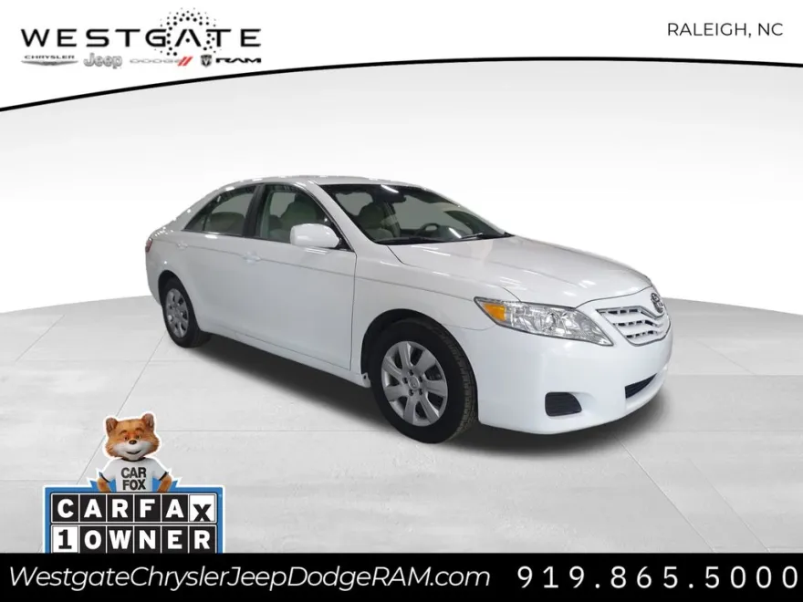 2011 Toyota Camry LE photo 1
