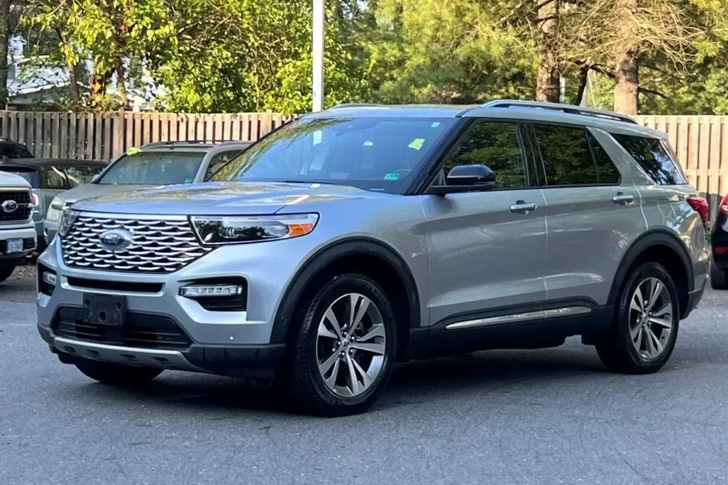 2020 Ford Explorer Platinum photo 1