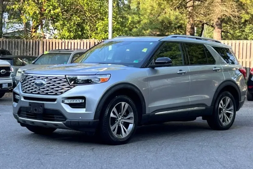 2020 Ford Explorer Platinum photo 1